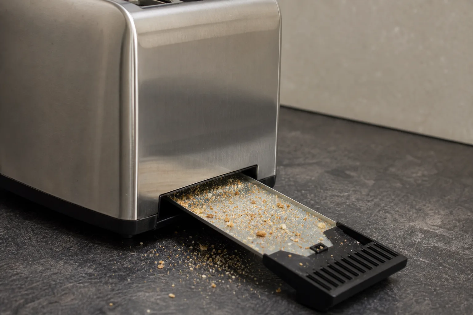 Toaster Kruemelschublade saeubern: Tipps fuer hygienische Entfernung von Rueckstaenden